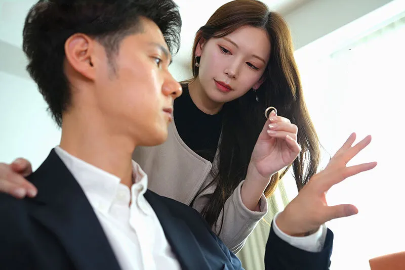 Cô vợ đi đi chơi, gã chồng ở nhà bị nhỏ em bà xã gạ phang không trượt phát nào